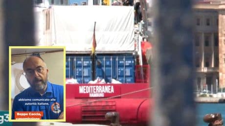 "Io non scendo". Il capomissione di Mediterranea resta sulla nave dopo il fermo