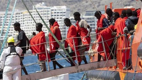 Canarias reclama una emergencia nacional para distribuir la atención de menores migrantes no acompañados