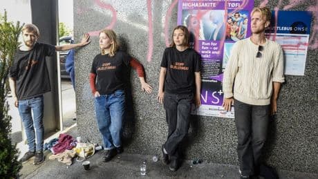 Enfrentamiento entre primos (uno activista y otro ministro del Clima) por la extracción de petróleo en Noruega