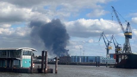 Feuerwehr zum Brand in Hamburg: Es gibt Verletzte