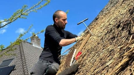 Rietdekker Edwin ging van veertig man personeel terug naar een klein clubje en is ’gelukkiger dan ooit’