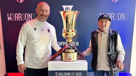 Sandrino Tonetti è il nonno lunigianese in lacrime per il Bologna campione: “Non potevo ricevere regalo più bello” | Video