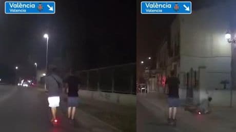 Dos jóvenes circulan de forma temeraria con sus patinetes eléctricos por València, pero sus imprudencias terminan por darles una lección: “Karma instantáneo”