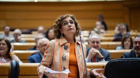 Dimite el número tres de Hacienda tras ser acusado de cobrar para anular multas fiscales