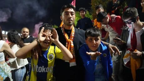 Galatasaraylılar şampiyonluğu Fenerbahçeliler ile kutladı!