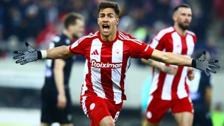 Mercato : l’Olympiakos signe le plus gros transfert jamais réalisé par un club grec avec la vente de Charalampos Kostoulas à Brighton