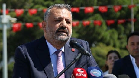Gözaltına alınan CHP İzmir İl Başkanı Şenol Aslanoğlu: Dayanışmamız en büyük gücümüzdür