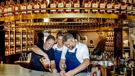 Kruidenbitter, suikerbrood- of appeltaartsmaak: nergens wordt zoveel likeur gestookt als in Friesland