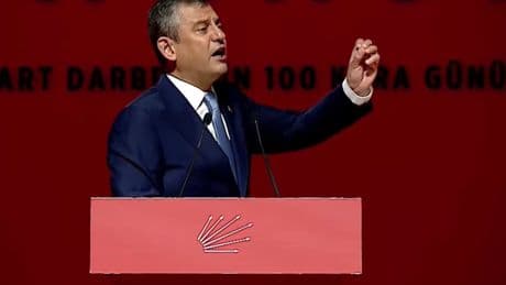Özel'den LeMan'a saldırıya tepki: Yapılmamış bir saygısızlık üzerinden toplumsal lince izin vermem
