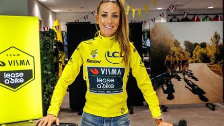 Onwerkelijke week voor Pauline Ferrand-Prévot na Tour-zege: ’Ik prijs me gelukkig dat ik in dit team ben beland’