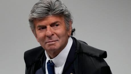 Brazil Supreme Court justice breaks with 2 peers, votes to absolve Bolsonaro as trial continues