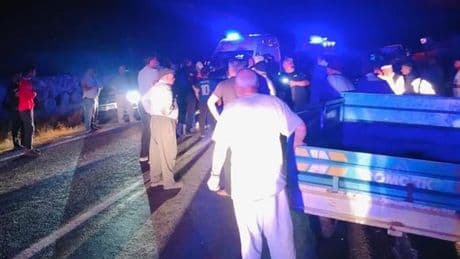 Siirt'te feci kaza... Düğünden dönenleri taşıyan minibüs devrildi: 6’sı çocuk, 15 yaralı