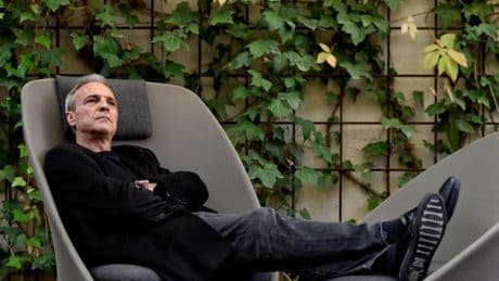 David Summers, líder de Hombres G: “Lo peor que me podía pasar era que se me pusiera en rojo el semáforo delante de un colegio cuando salían las niñas, era puro histerismo, me golpeaban el coche”