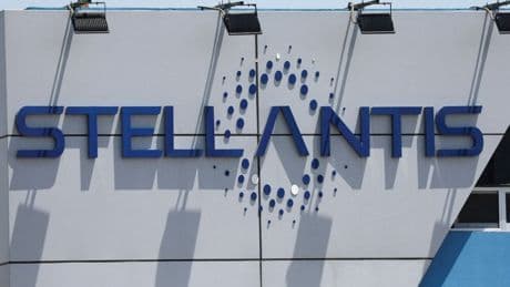 Stellantis, nel 1° semestre perdita netta per 2,3 miliardi. Primi effetti dazi Usa: -300 milioni di euro