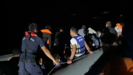 Ayvacık'ta 43 düzensiz göçmen yakalandı