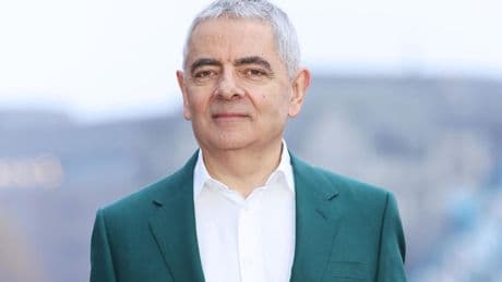 Rowan Atkinson viert 35e verjaardag van Mr. Bean: 'Die hele cancel-cultuur boeit hem niet’