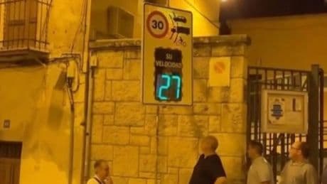 El vídeo de los vecinos de un pueblo desafiando a un radar que se ha hecho viral: &quot;Necesitamos muy poco para ser felices&quot;
