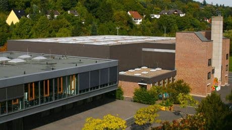 Skandal an katholischer Schule - Schüler grölen „Ausländer raus!“ auf dem Schulhof