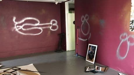 A Nîmes, l’exposition féministe « Benzine Cyprine » violemment saccagée
