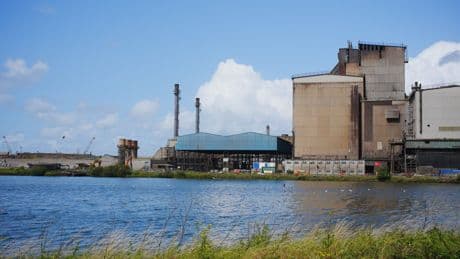 Pays de Galles : après la disparition de ses hauts fourneaux, Port Talbot tente d’éviter sa paupérisation