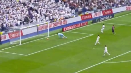 Así fue la extraña parada de Courtois: el balón hizo un extrañísimo efecto, no entró y se mantienen así las esperanzas del Real Madrid