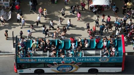 "Vos vacances, ma misère”: face au surtourisme, les habitants d’Europe du Sud descendent dans la rue