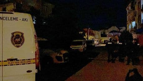Eve silahla saldıran oğlunu av tüfeğiyle öldürdü