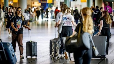 KLM voert betaalde handbagage in : ’Tickets 20 tot 40 euro duurder’