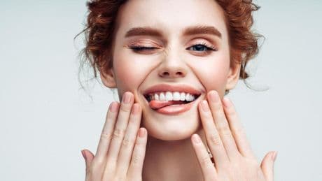 Lo que tu lengua dice después de una semana de excesos: así puedes interpretar su color, textura y forma