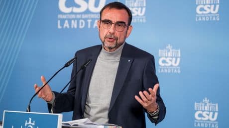 Krankenkassenbeiträge: CSU-Politiker Holetschek gegen Kontaktgebühr