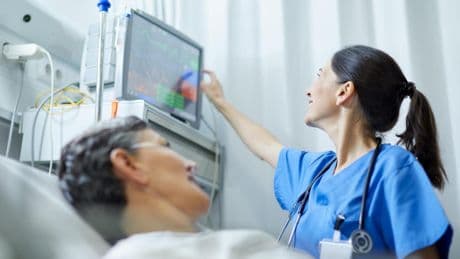 Calidad antes que precio: el cambio de enfoque en los concursos públicos de tecnología sanitaria