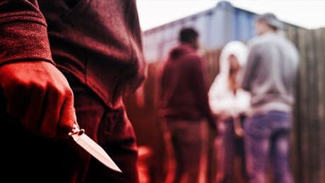 Darmstadt - Mann mit Messer belästigt Passanten