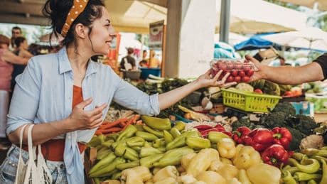 7 Essentials For The Farmers Market This Spring And Summer