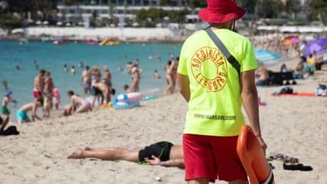 Mallorca: Party-Tourist stürzt in Schiffsschraube – Lebensgefahr