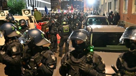 Massive Polizeirepression | »Rheinmetall entwaffnen«: Brutaler Kölner Kessel