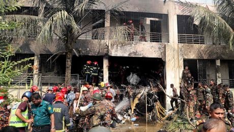 Bangladesch: Crash kurz nach Start - Viele Tote! Militärflugzeug kracht in Schule