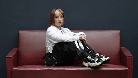« Les prédateurs, dans la musique, on les connaît tous. Mais tout le monde se tait », dénonce la chanteuse Suzane