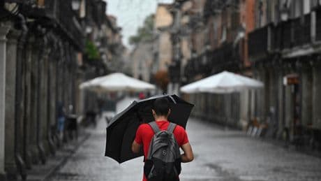 La AEMET activa avisos por tormentas en el norte y mantiene el calor en el sur y Baleares