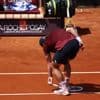 Woedende Griekspoor vernielt twee rackets bij kansloze uitschakeling in Rome