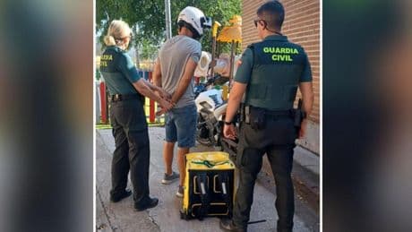 Violenta reyerta entre dos repartidores de comida rápida en Arroyo de la Encomienda: ambos detenidos
