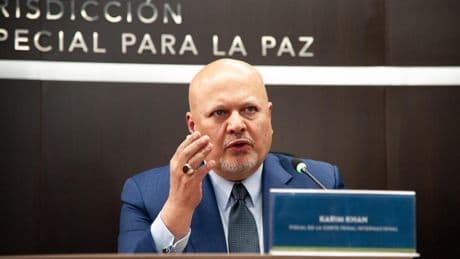 Karim, el "controvertido" fiscal de la Corte Penal Internacional apartado por abusos sexuales que defendió al hijo de Gadafi