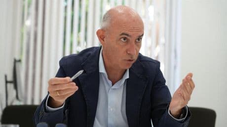 Gosálbez, portavoz de Vox en Valencia: "Al okupa, patada en el culo y a la calle. La oficina antiokupas es fundamental"