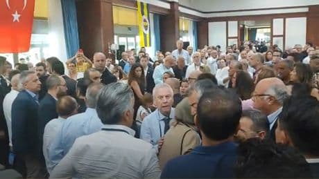 Fenerbahçe Yüksek Divan Kurulu'nda gerginlik! Ara verildi
