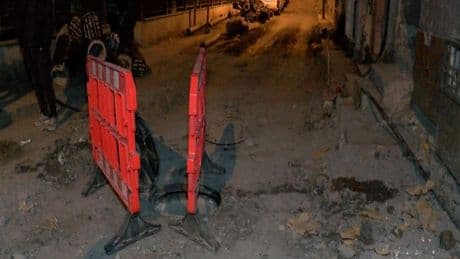 Vatandaşlar panik yaşadı! Bayrampaşa'da rögarda patlama