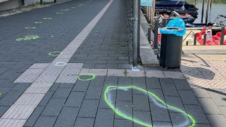 Mann (21) in Lebensgefahr! - Messer-Opfer lässt 600 Meter lange Blutspur zurück