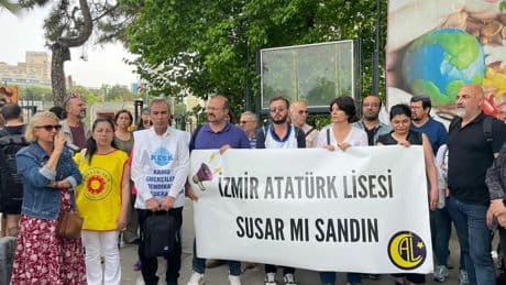 İzmir Atatürk Lisesi velileri: Çocuklarımızın geleceğinin karartmasına göz yummayacağız