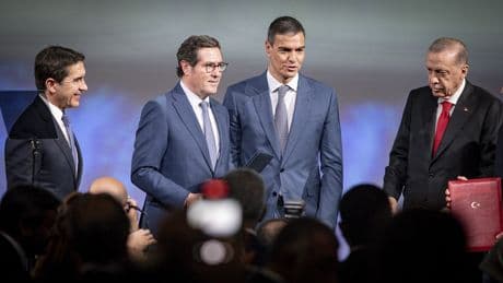 Empresarios y economistas avisan del daño para la inversión por la inestabilidad política