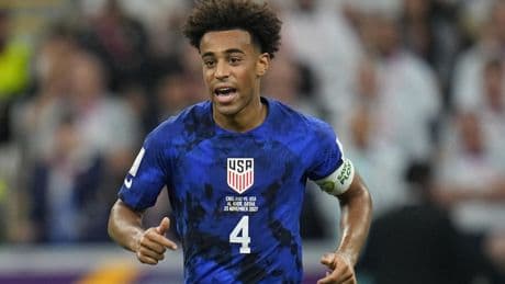 U.S. soccer team tunes out criticism from former players