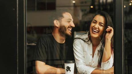 ¿Existe una brecha ideológica creciente entre hombres y mujeres?