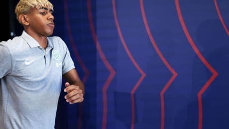 Lamine Yamal, centenario con el Barça a los 17 años: "El miedo lo dejé en el parque de Mataró"